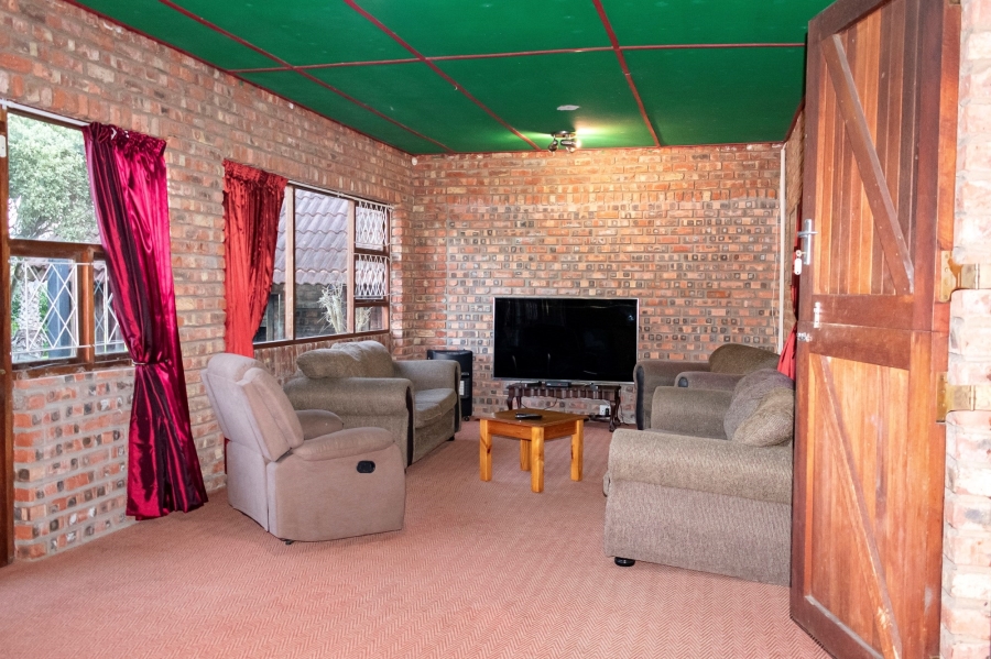 4 Bedroom Property for Sale in Theescombe Eastern Cape